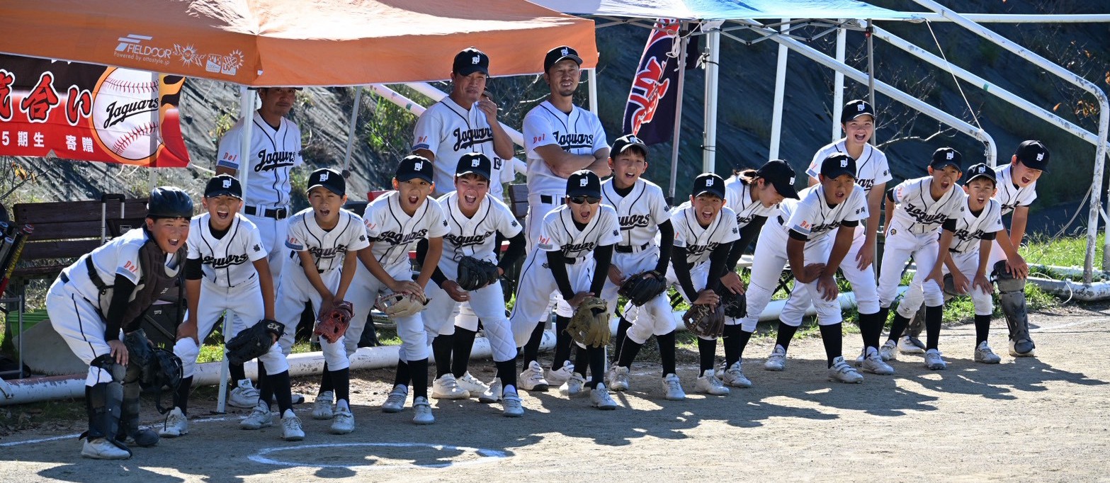 土井ジャガーズの選手たちが試合開始前に声を出す様子